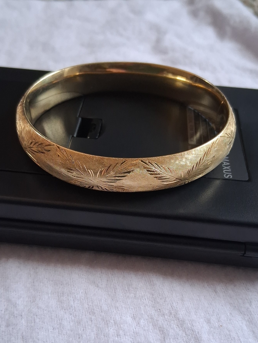 Vintage Daniel S. Rine 14kt Hand Engeaved Gold Bangle
